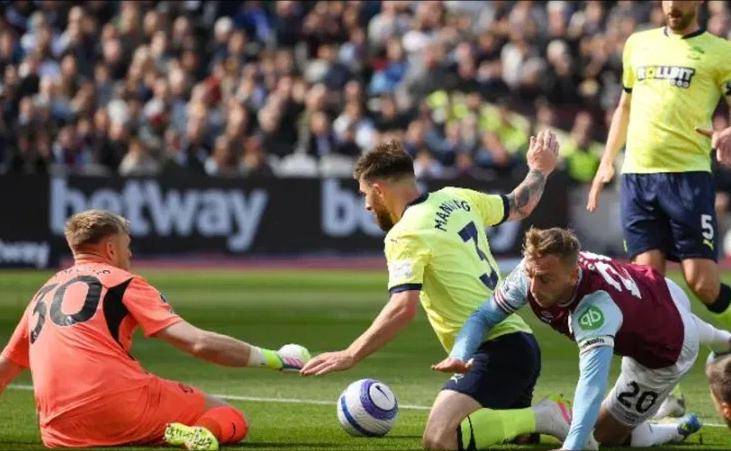 切尔西被西汉姆联逼平,欧冠资格受威胁 切尔西被西汉姆联逼平,欧冠资格受威胁