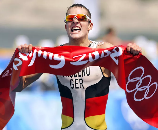 全力以赴！铁人三项选手全面发威