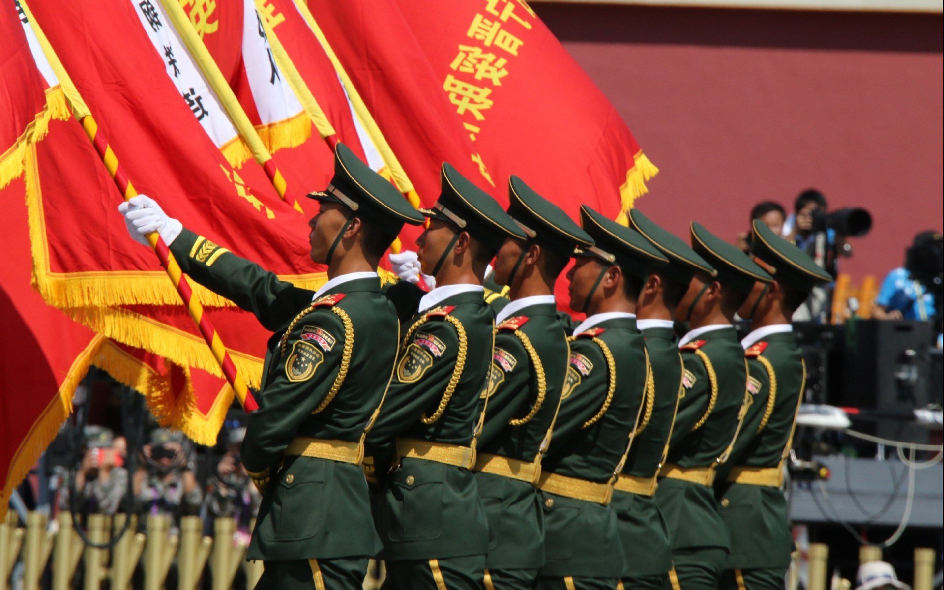 神柱与利刃,2026世界杯之夜,皮克攻防两端的绝对统治